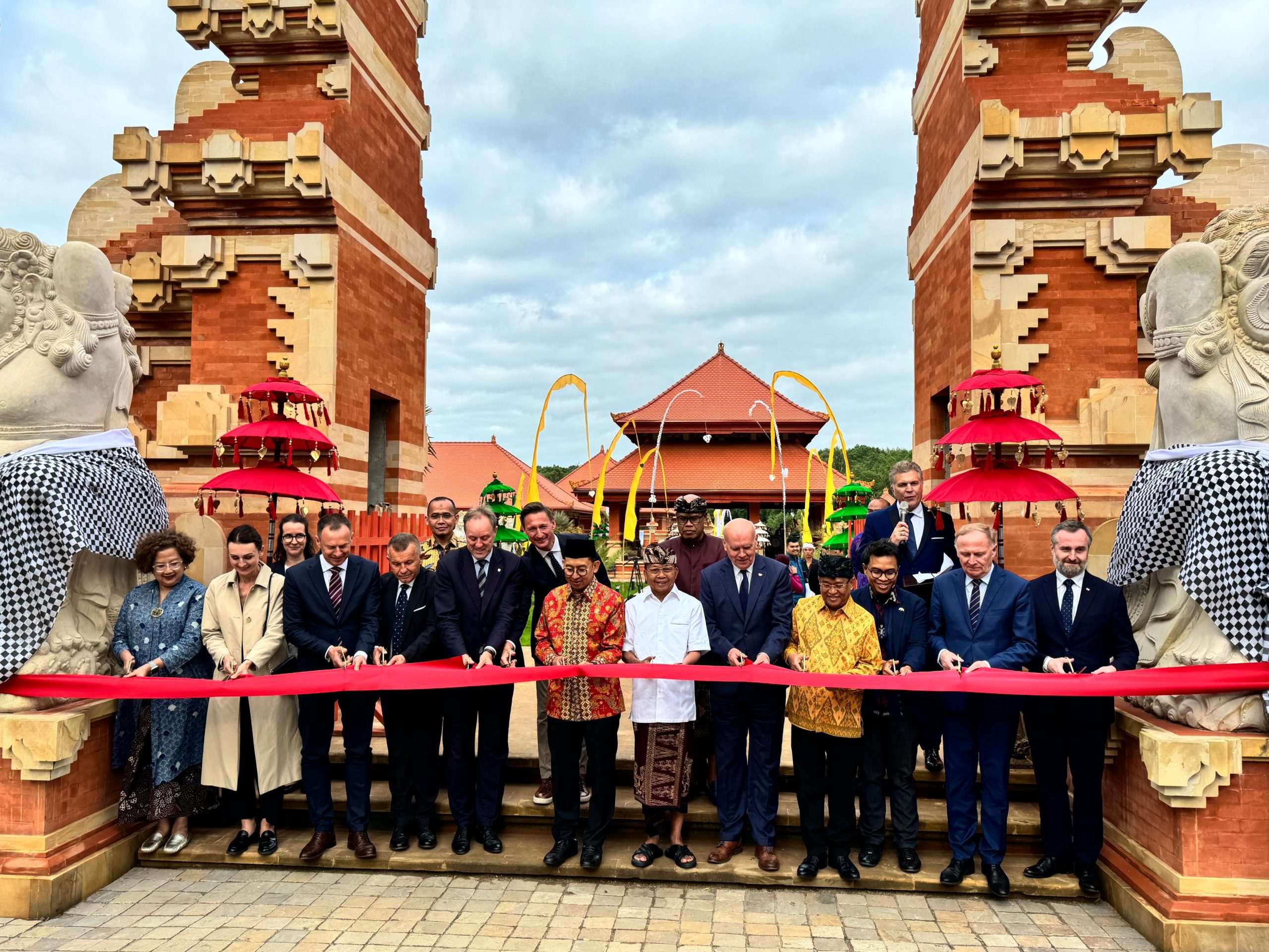 Gubernur Koster Resmikan Pura Terbesar di Eropa, Karya Monumental dan Bersejarah