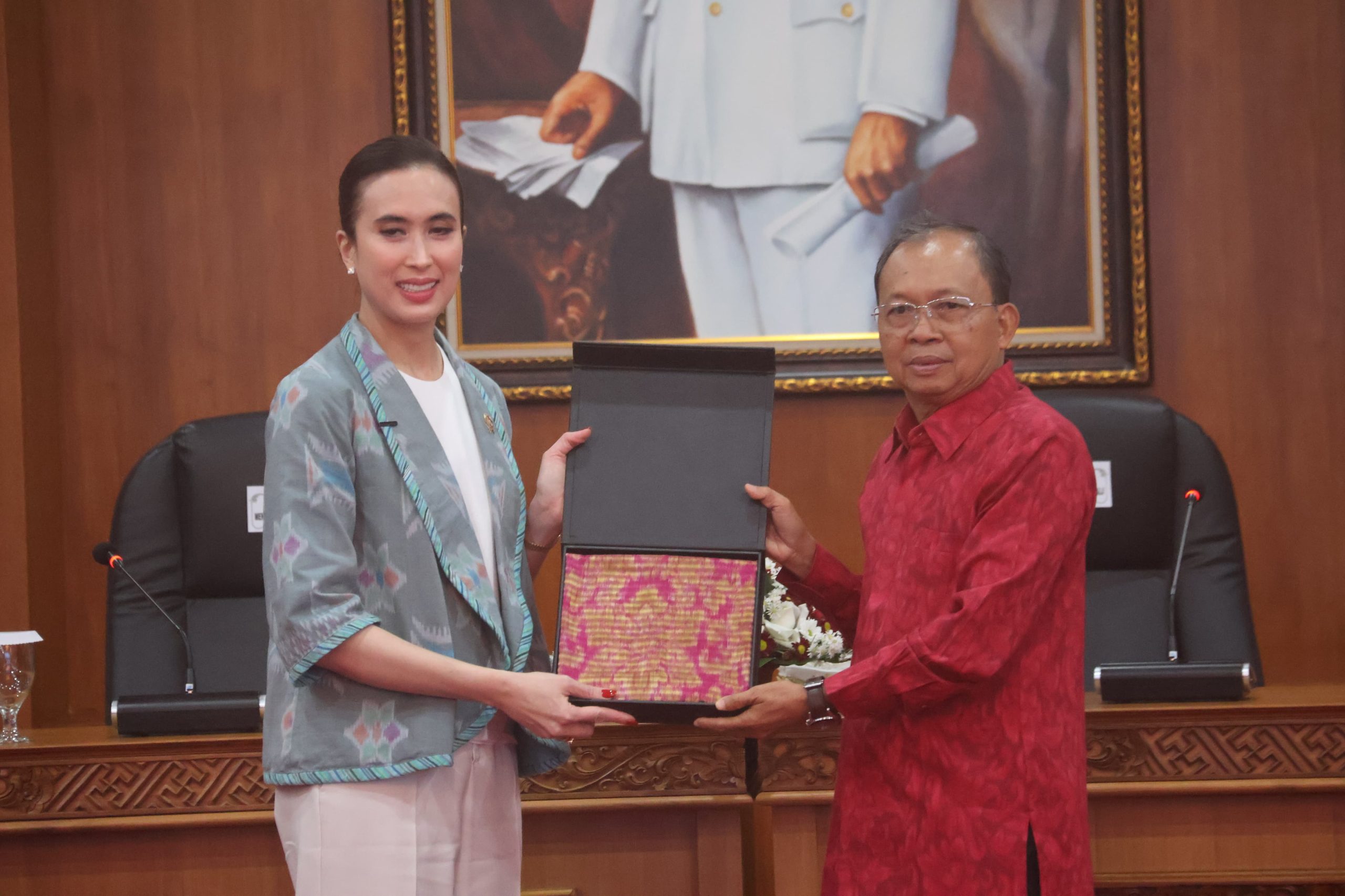 Menteri Pariwisata RI dan Gubernur Koster Sepakat Dorong Penataan Pariwisata Bali Berkelanjutan dan Berbasis Budaya