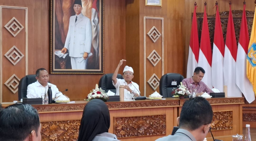 Bali Siap Jadi Percontohan Nasional, Raperda Bale Kertha Adhyaksa Segera Dibahas, Gubernur Koster: Penting untuk Seluruh Desa Adat