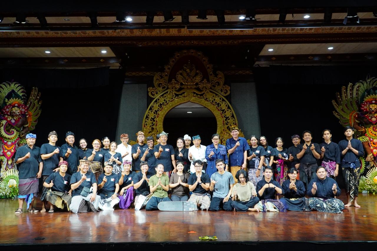 Selipkan Kritik Lewat Seni Pertunjukan, Ibu Putri Koster Puji Pementasan Jaratkaru