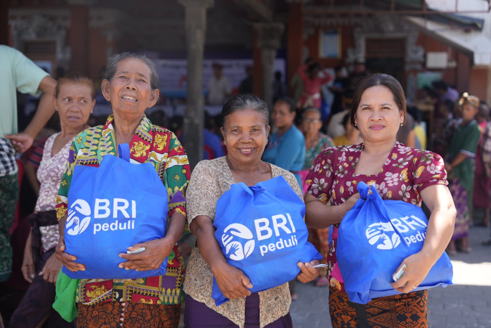 BRI Salurkan 1.000 Paket Sembako untuk Warga Buleleng Jelang Nyepi