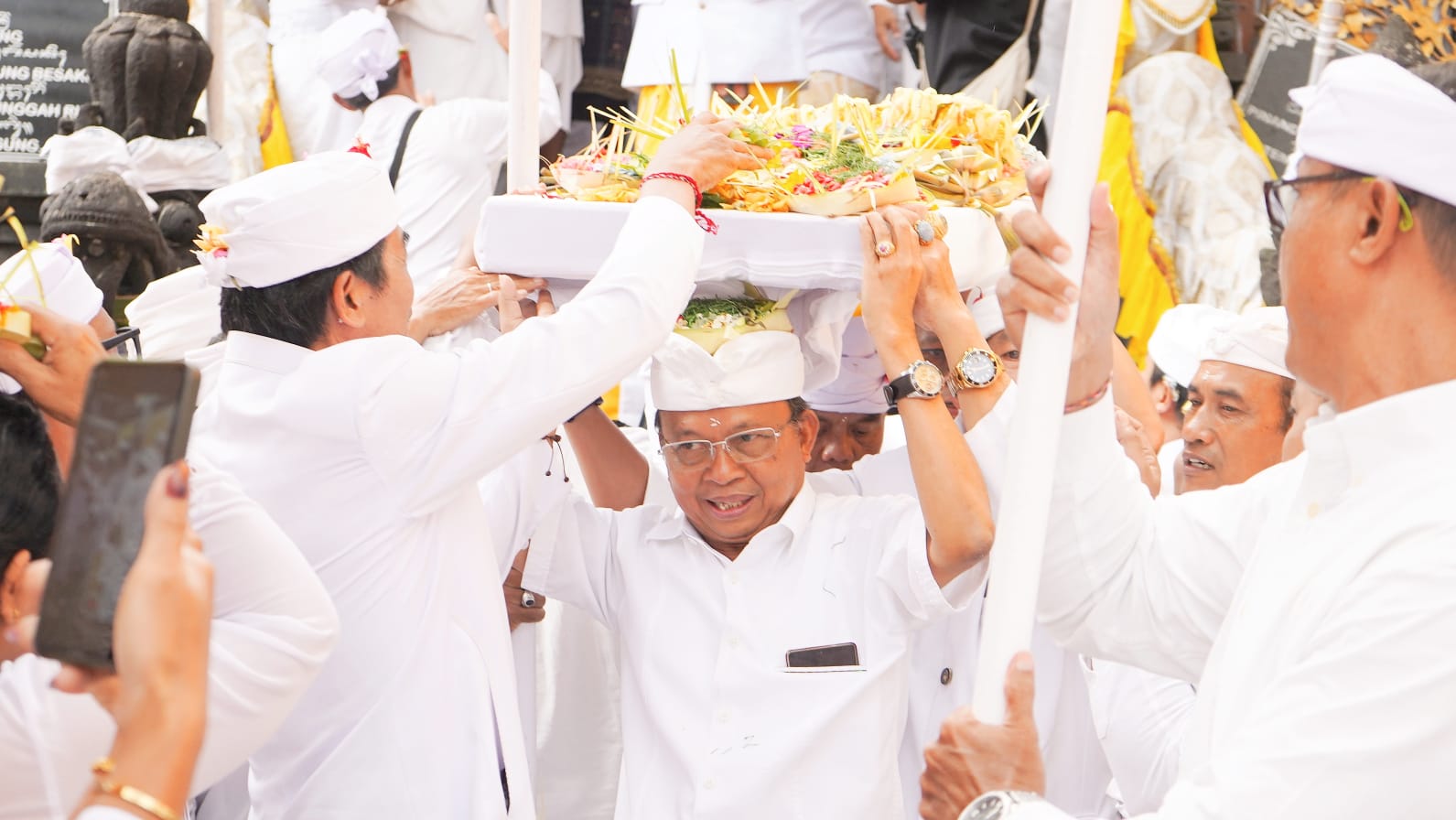 Gubernur Koster: Karya IBTK di Besakih harus Berjalan Tertib dan Khidmat